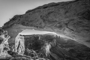parc national de canyonlands, mesa arch photo