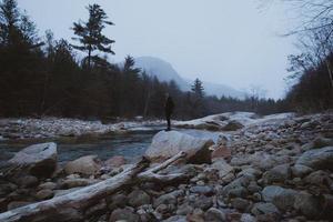 jour de rivière nuageux photo