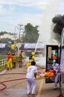 officiers, pompiers et secouristes. photo