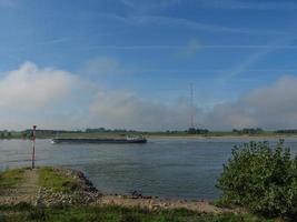 le rhin près de wesel le matin photo