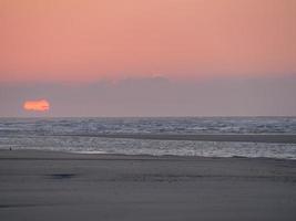 coucher de soleil sur l'ile de juist photo