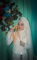 belle mariée musulmane indonésienne. photo