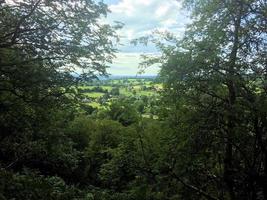 une vue sur les collines de bickerton dans le cheshire photo