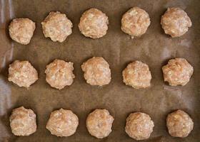 boulettes de poulet crues au fromage photo