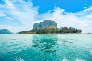 paysages marins et îles tropicales à krabi photo