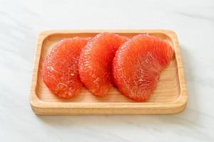 pomelo rouge frais ou pamplemousse photo