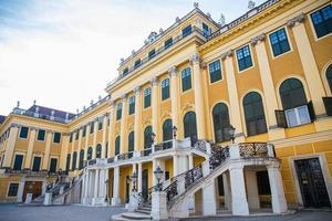 vienne, autriche, 2021 - façade du palais impérial de schonbrunn photo