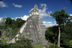 ruines mayas au guatémala photo