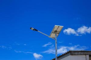 a mené l'alimentation d'énergie d'éclairage public cellules solaires photo