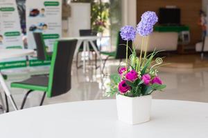 vases fleurs artificielles photo