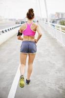 jogging femme tôt le matin photo