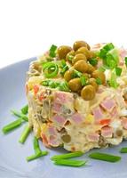 salade olivier - salade traditionnelle russe photo