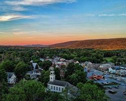 photo aérienne de drone de washingtonville new york au lever du soleil