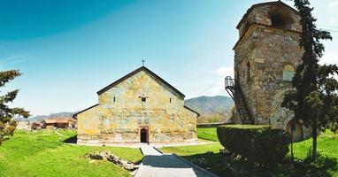 belle basilique bolnisi sioni, ancienne église célèbre et monastère de bolnisi photo