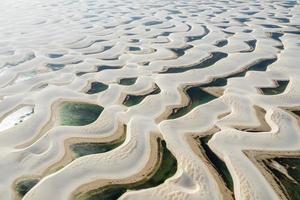 parc national des lencois maranhenses. paysage de dunes et de lacs d'eau de pluie. barreirinhas, ma, brésil. photo