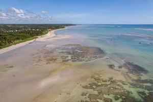 vue aérienne de la plage sao miguel dos milagres, alagoas, brésil. photo