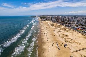 vue aérienne de torres, rio grande do sul, brésil. ville côtière du sud du brésil. photo