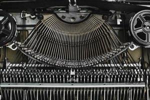 mécanisme d'une vieille machine à écrire. rétro vintage, steam punk. photo