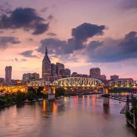 Nashville, tennessee skyline du centre-ville au crépuscule