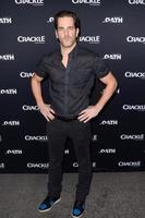 los angeles le 7 février, aaron abrams lors de la première du tapis rouge du serment aux studios sony le 7 février 2018 à culver city, ca photo