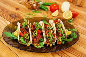 tacos mexicains au boeuf sauce tomate photo