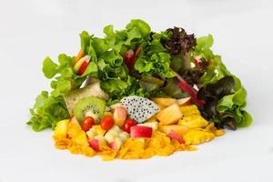 isoler la salade de fruits bio. photo
