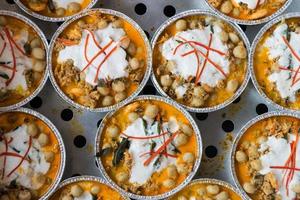 boulettes de porc au curry au lait de coco. photo