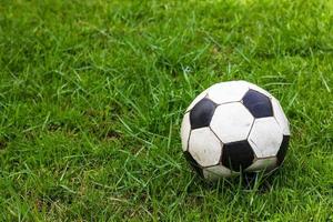 football vieille rosée d'herbe. photo