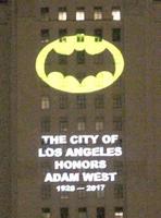 Los angeles, 15 juin - atmosphère à la cérémonie d'allumage du signal de chauve-souris en l'honneur d'Adam West à l'hôtel de ville de los angeles le 15 juin 2017 à los angeles, ca photo