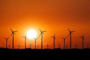 le concept d'énergie alternative, d'énergie éolienne et d'énergie propre. photo