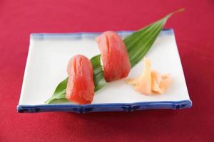 Sushi au thon photo