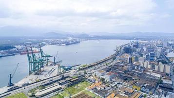 sao paulo, brésil, mai 2019 - vue aérienne de la ville de santos photo