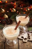 lait de poule Noël saisonnier traditionnel liqueur d'oeuf sans alcool en deux photo