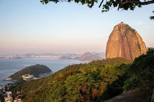 vue aérienne du pain de sucre, du corcovado et de la baie de guanabara, rio de janeiro, brésil photo