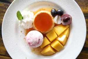 crème glacée au pudding et aux fruits