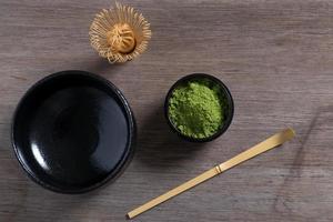 Cérémonie du thé japonais sur banc en bois. photo