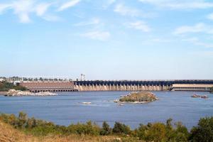 centrale hydroélectrique. le fleuve dnepr. zaporozhye. Ukraine photo