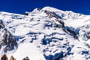 Montagnes enneigées chamonix, mont blanc, haute-savoie, alpes, france photo