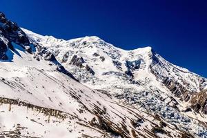 Montagnes enneigées chamonix, mont blanc, haute-savoie, alpes, france photo