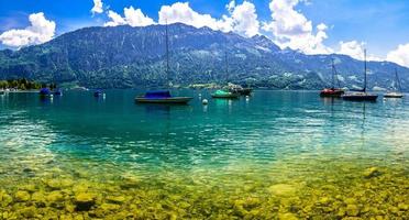 Voiliers dans le lac de Thoune, Thunersee, Berne, Suisse photo