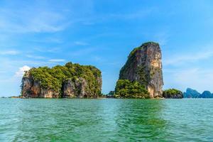 rochers sur l'île de james bond, khao phing kan, ko tapu, ao phang-ng photo