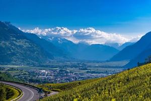 vignoble dans les montagnes des alpes suisses, leuk, visp, wallis, valais, swi photo