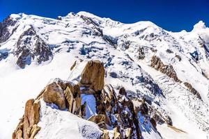 Montagnes enneigées chamonix, mont blanc, haute-savoie, alpes, france photo