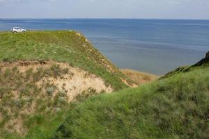 beaux paysages d'été avec des falaises d'argile près du delta du dniepr et de la mer noire photo