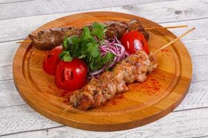 brochettes de poulet et boeuf photo