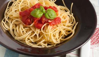 spaghetti à la tomate fraîche et au basilic