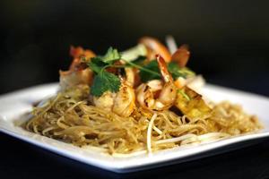 pad thai noodles photo