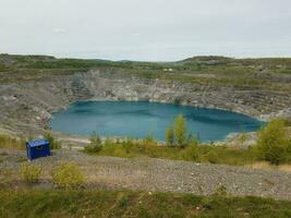 grand lac bleu profond où l'amiante a été extrait au canada photo