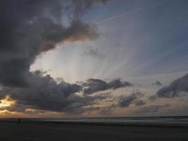 coucher de soleil sur la plage de juist photo