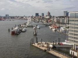 la ville de hambourg au bord de l'elbe photo